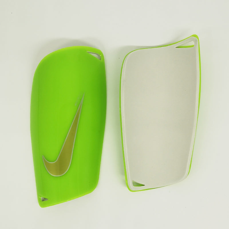 Caneleira Nike